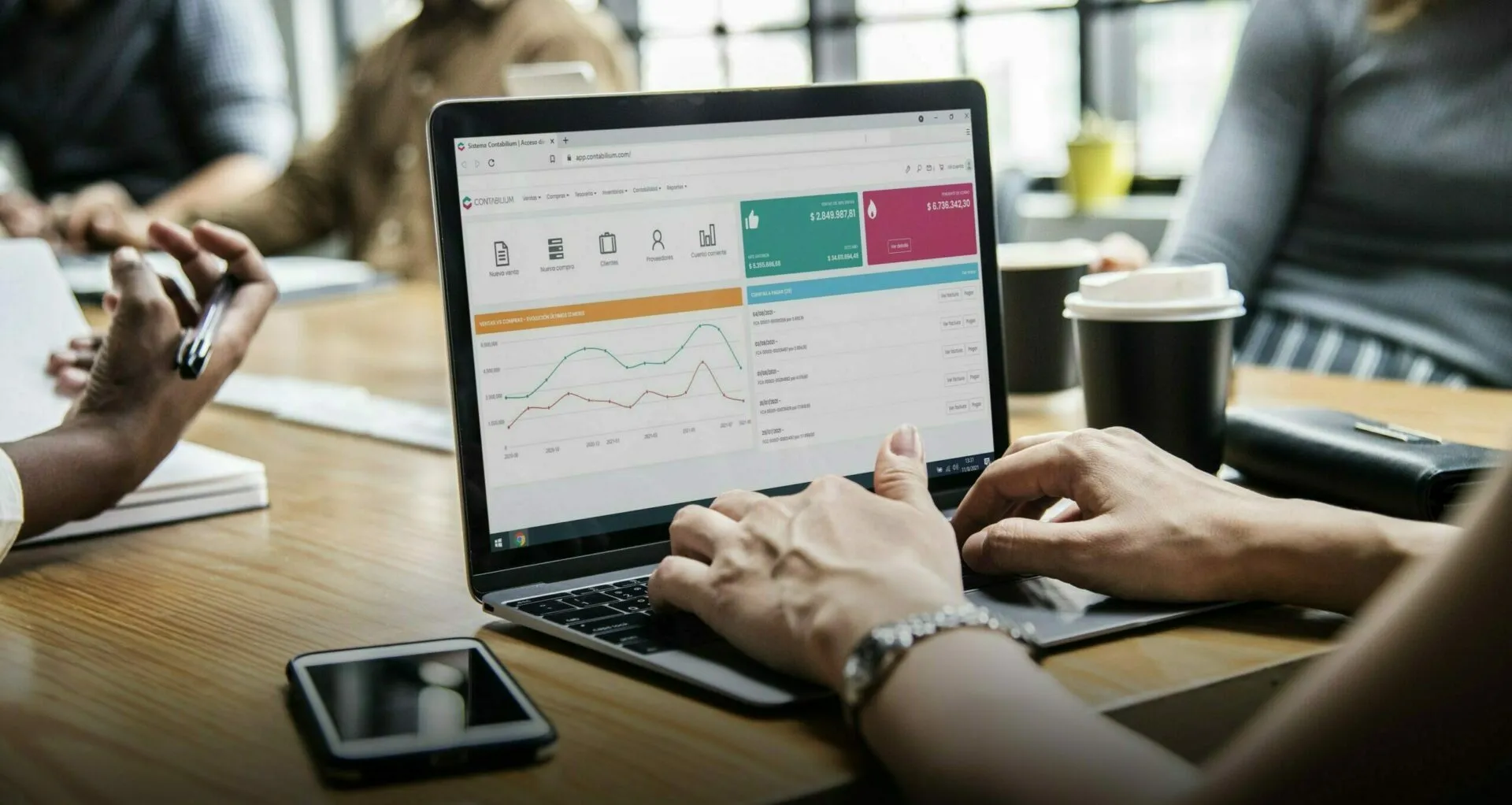 Automatización de procesos en empresas de servicios: eficiencia operativa y crecimiento